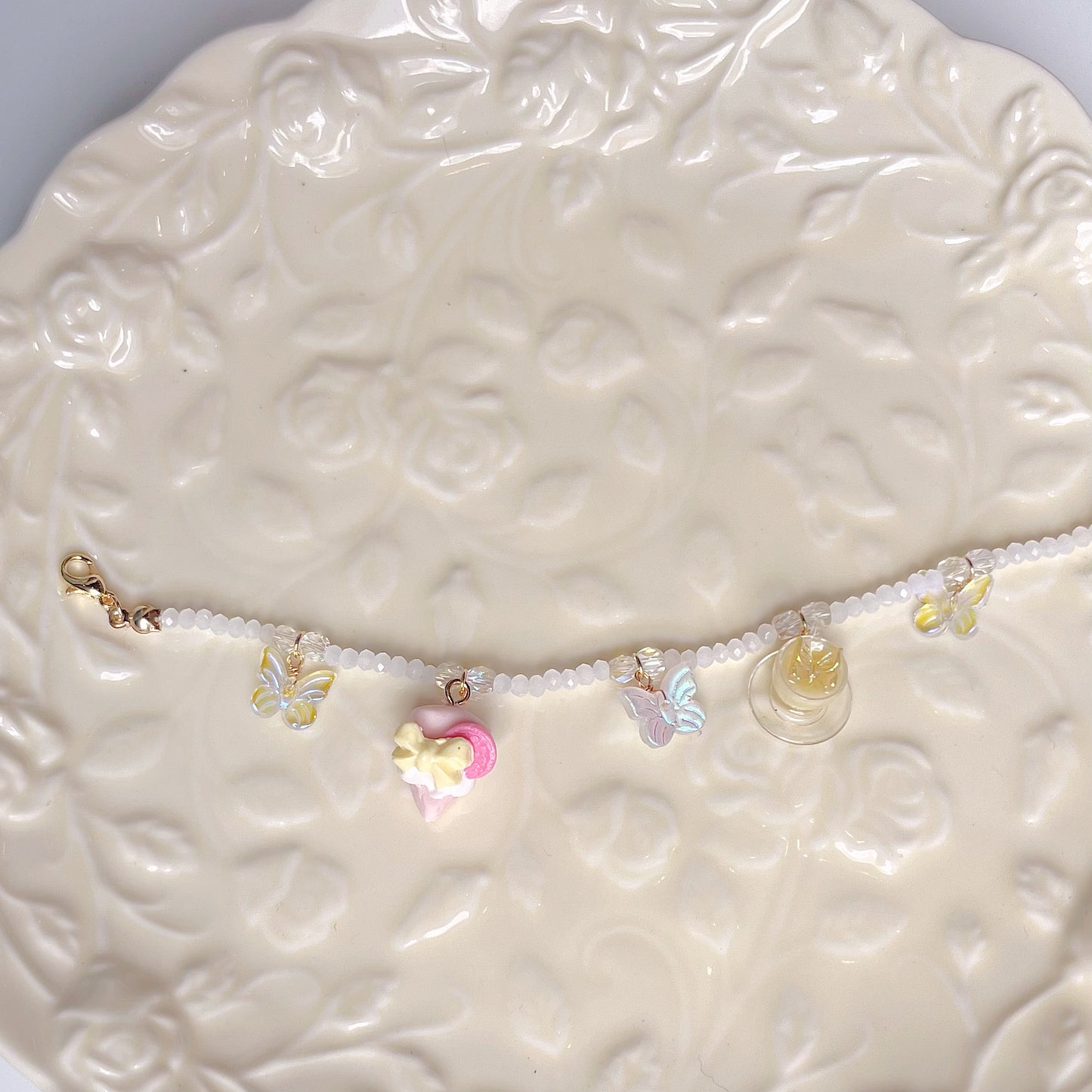 Butterfly’s cake glass beaded bracelet