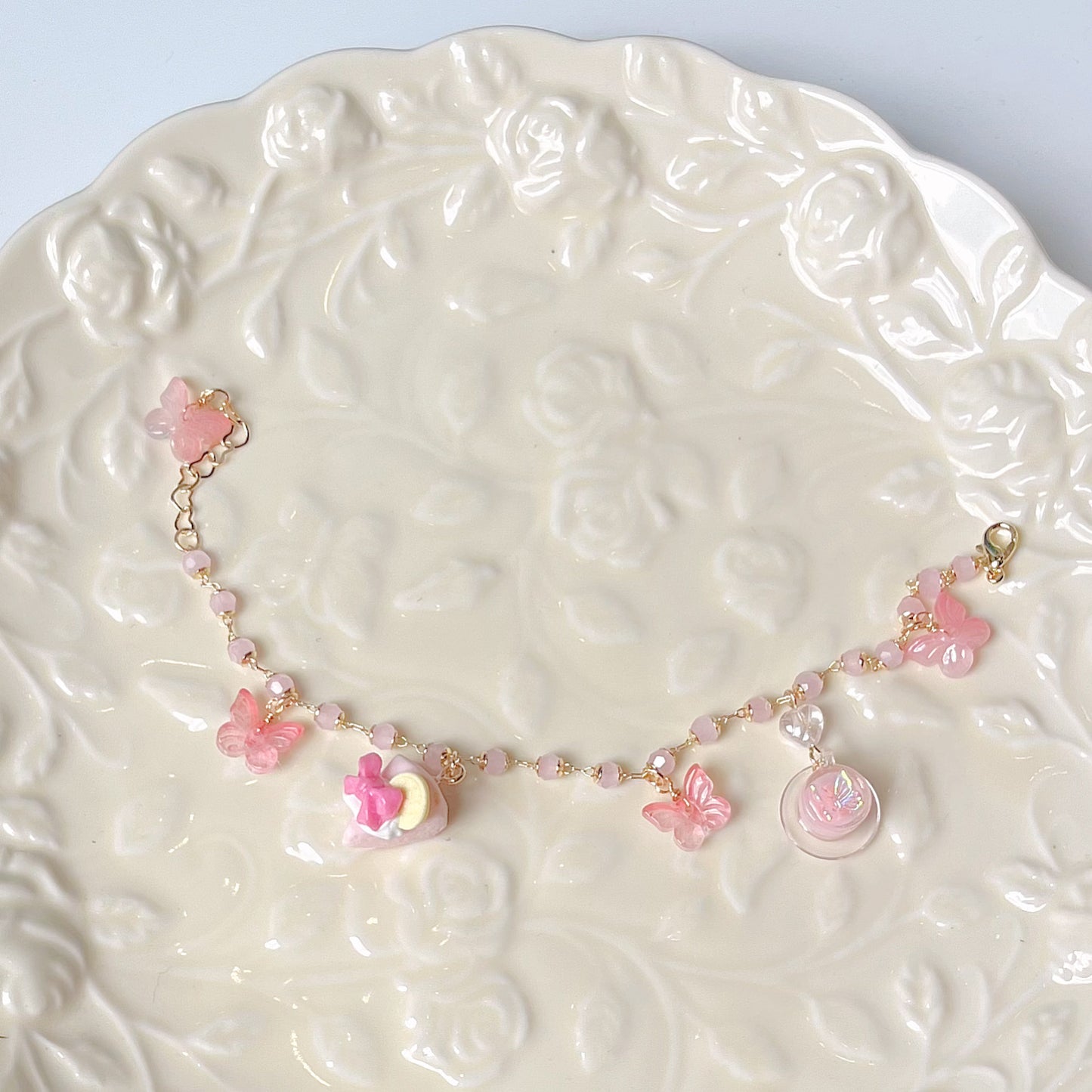 Butterfly’s cake glass beaded bracelet