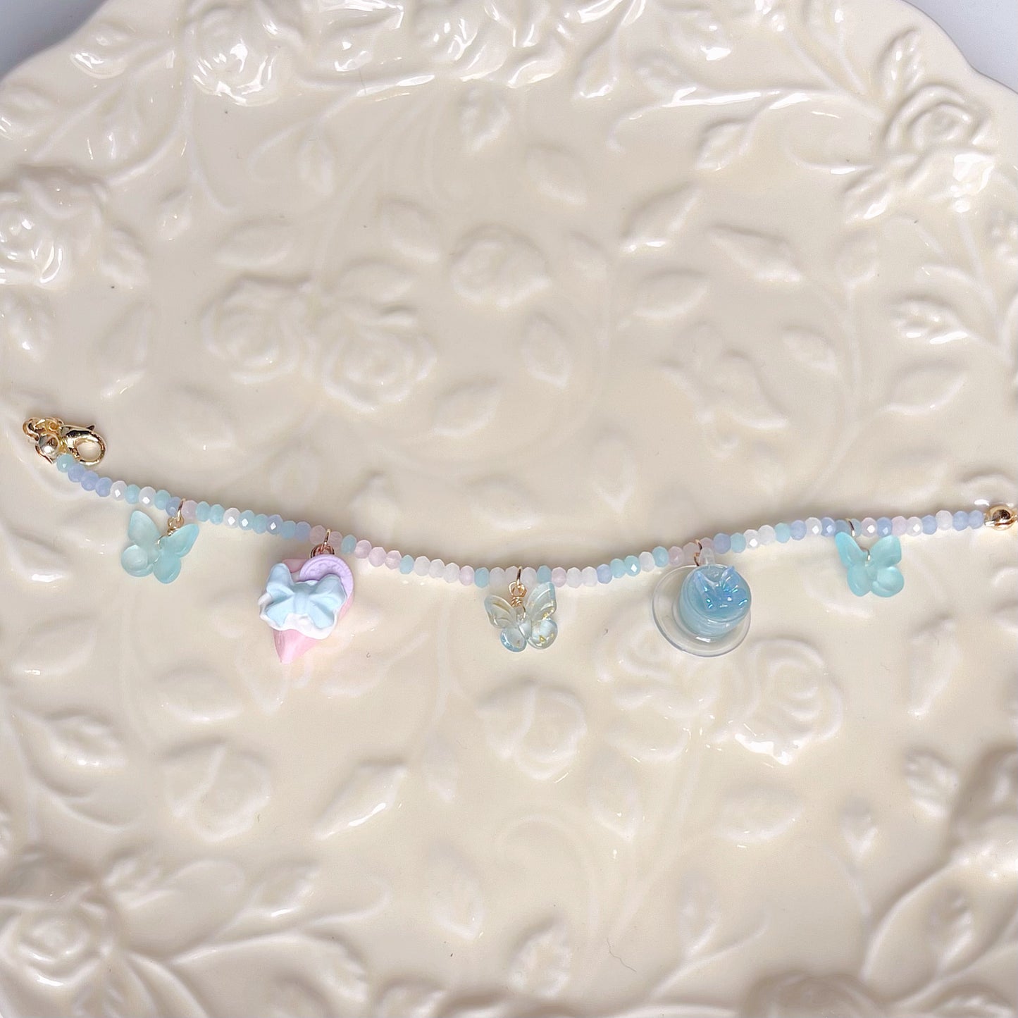 Butterfly’s cake glass beaded bracelet